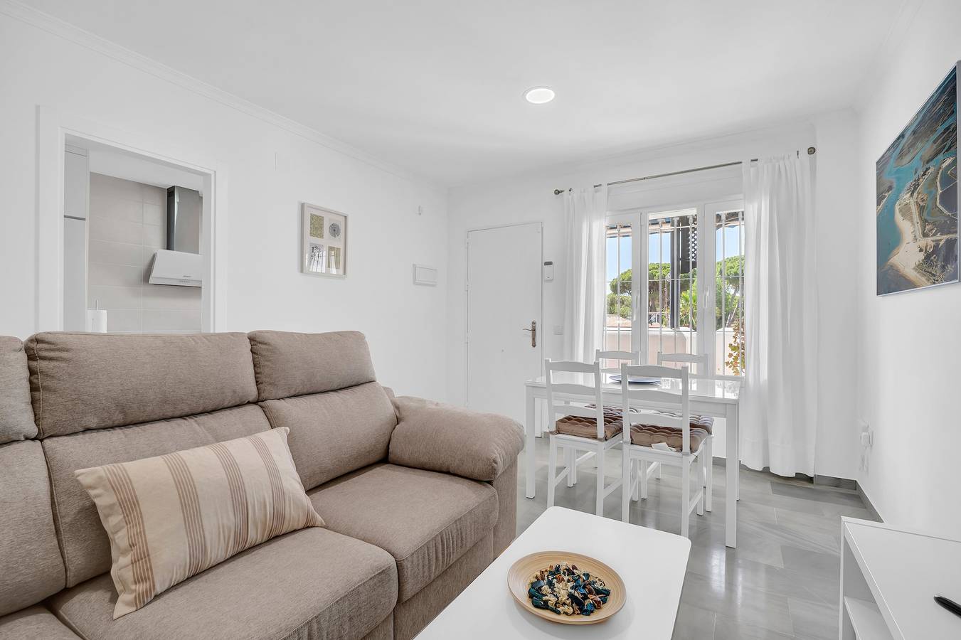 Ganze Wohnung, Ferienwohnung 'Apartamento El Ancla' mit Gemeinschaftspool und privater Terrasse in Playa La Barrosa, Chiclana de la Frontera