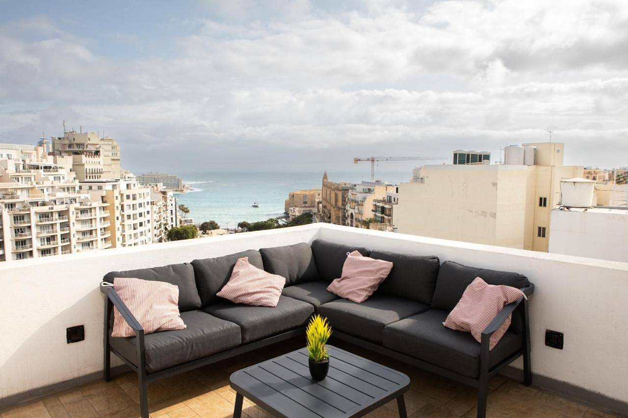 Entire Luxury Sliema Townhouse Steps from Beach in San Giljan, Malta Island