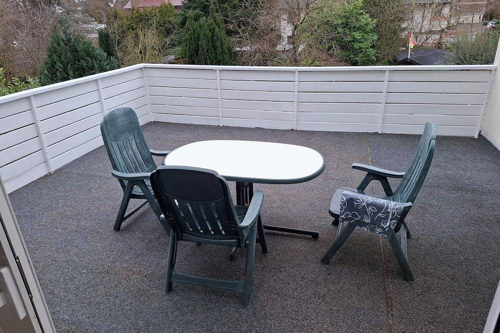 Ganze Wohnung, Ferienwohnung \"Schöne Aussicht\" mit großer Balkon-Terrasse in Nordenham, Wesermarsch