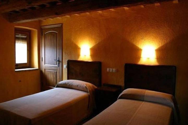 Gîte pour 6 personnes, avec jardin et piscine à Olvan - 4