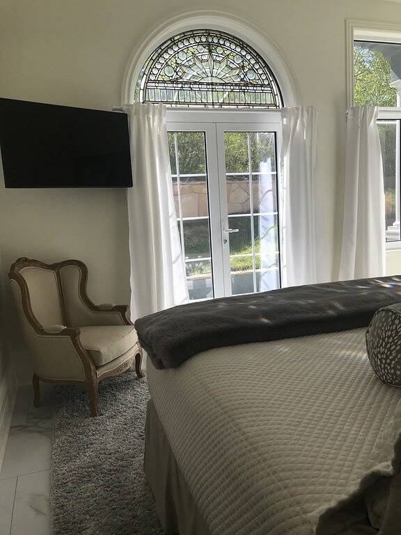 Exquisite pet friendly home, 5 blks from Gondola with stunning views!! in Aspen, Aspen Snowmass