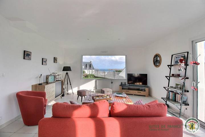 Gîte pour 4 personnes, avec terrasse et jardin dans Loguivy de la Mer - 2