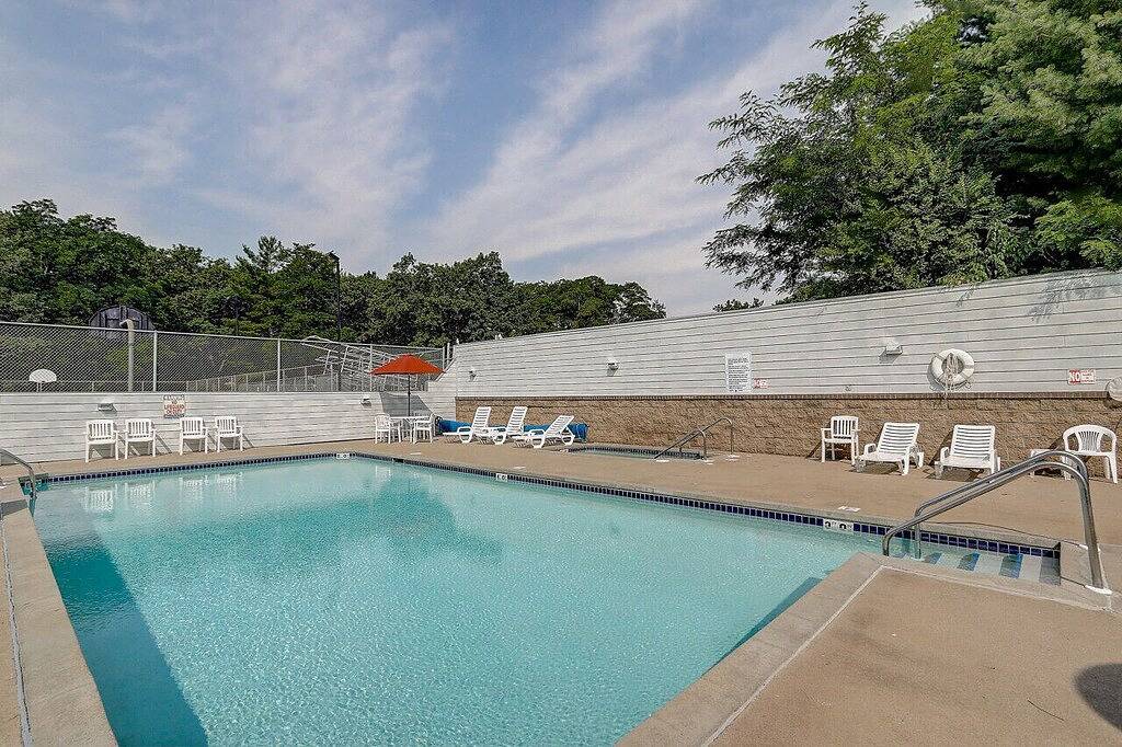 Ganze Wohnung, Lakefront Penthouse Fully Upgraded Panoramic Views Boat Slip Indoor Outdoor Pool in Lake Delton, Sauk County