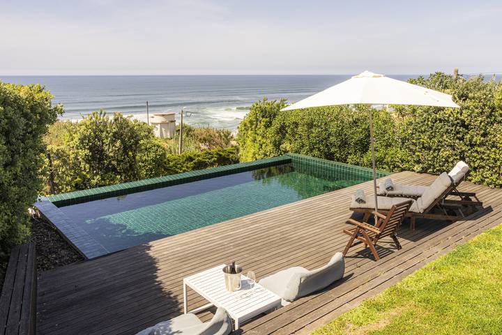 Villa para 10 pessoas, com jardim e vista para o mar e ainda varanda na Costa de Estoril