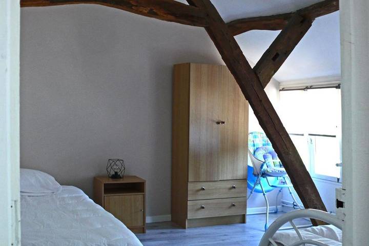 Gîte pour 8 personnes, avec jardin et vue à Dominois