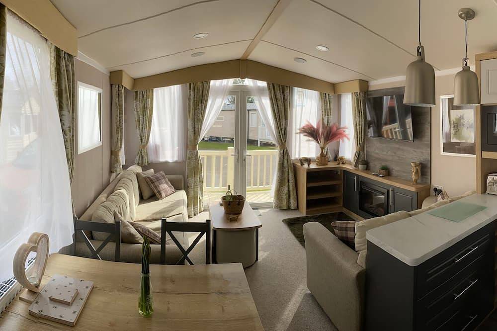 3 bed Caravan - Sleeps 8 - Pets - Parking in Ingoldmells, Lincolnshire