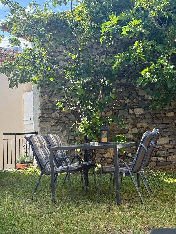 Gîte pour 3 personnes, avec Terrasse ainsi que Jardin et Vue dans (Nea) Vrasna - 3