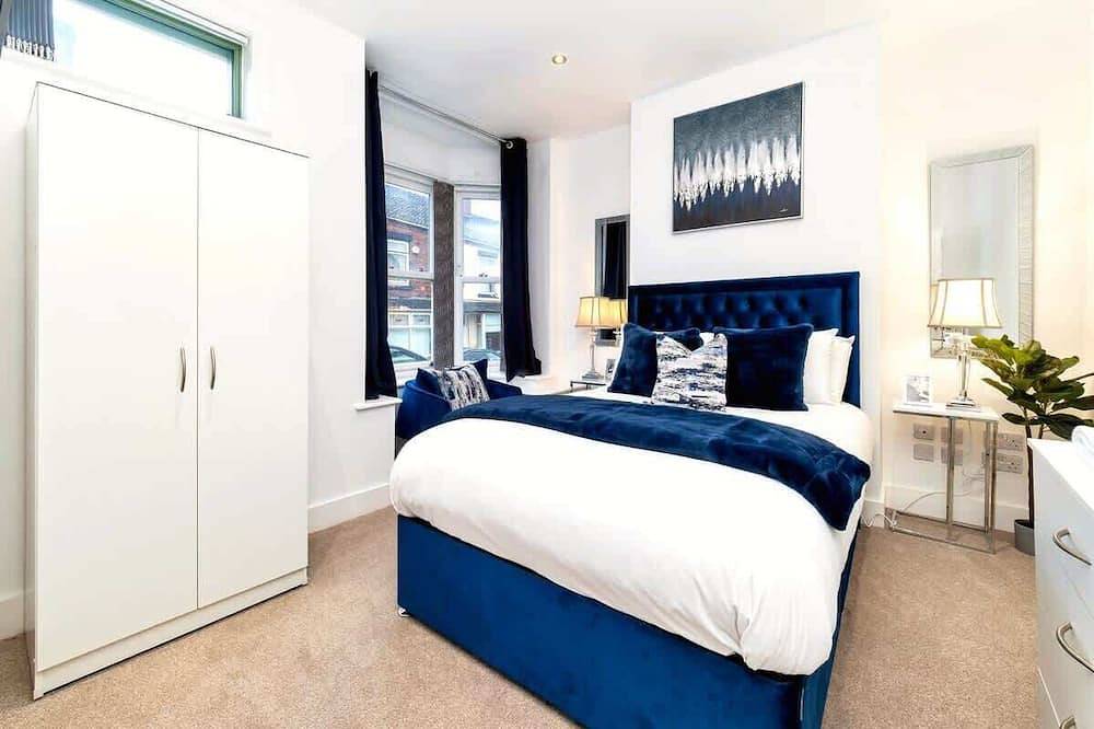 Balfour House Summary in Stoke-on-Trent, Midlands