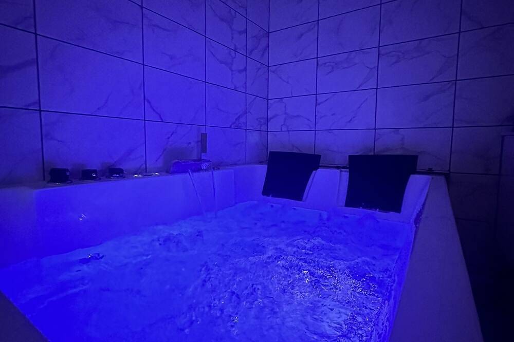 Appartement entier, Escapade Disney : jacuzzi privé in Monthyon, Seine-et-Marne