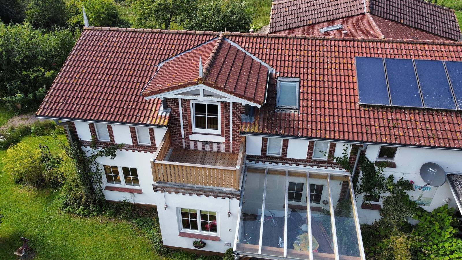 Ganze Ferienwohnung, Erdgeschoss, überdachte Terrasse, Familienbett, Holzfußboden in Grube, Ostholstein