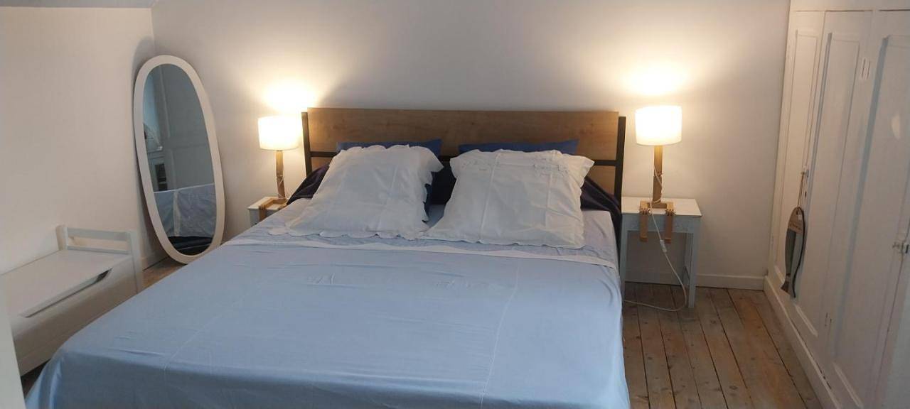 Chambre bleue avec accès plage in Bourges, Région de Bourges