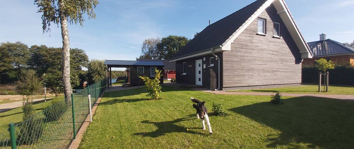 Gîte pour 6 personnes, avec vue sur le lac et jardin ainsi que terrasse et sauna - 1