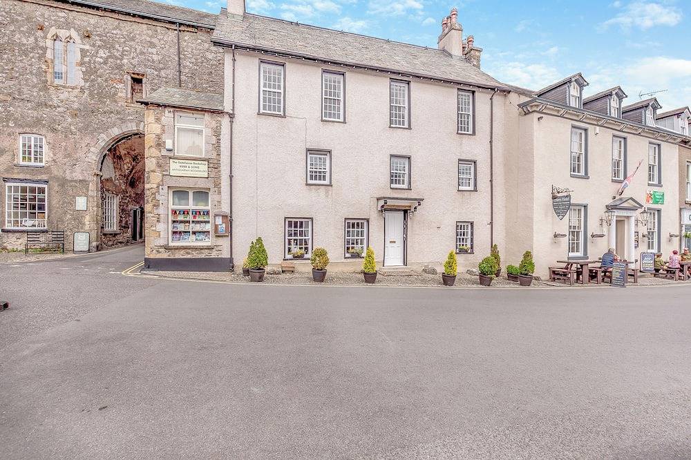 3 bedroom accommodation in Cartmel, near Grange-over-Sands in Cartmel, Lake District