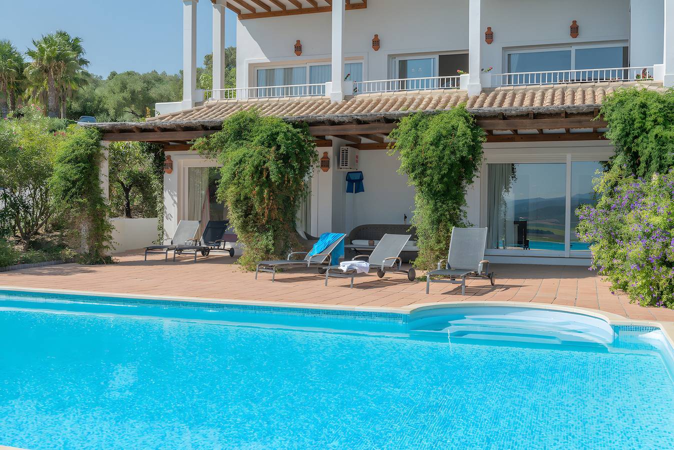 Villa 'Índigo' con vistas a la montaña, Wi-Fi y aire acondicionado in Benalup-Casas Viejas, Costa de la Luz