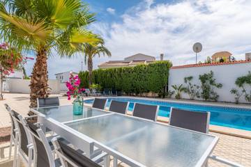 Cheap Villa for 12 People in Ciudad Quesada, Rojales, Photo 2