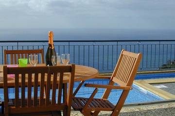 Location de vacances pour 6 personnes, avec jardin et bassin pour enfant à Ribeira Brava