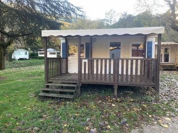 Location de vacances pour 4 personnes, avec vue ainsi que piscine et terrasse à Mialet