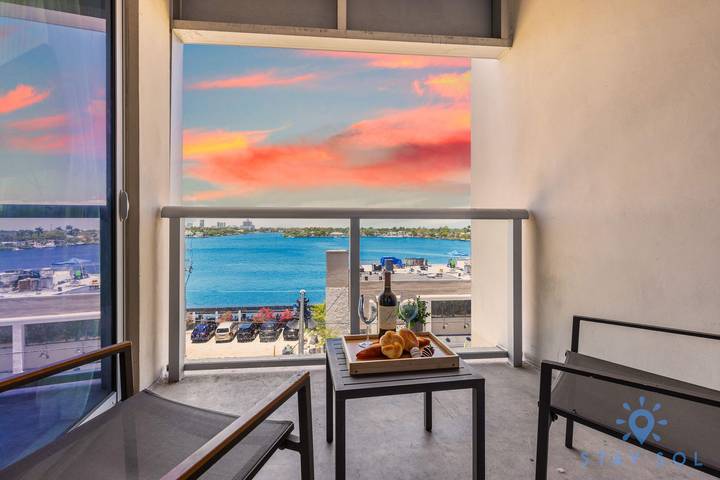 Vacation rental for 6 people, with pool and balcony, kid friendly in Hollywood Beach (FL)