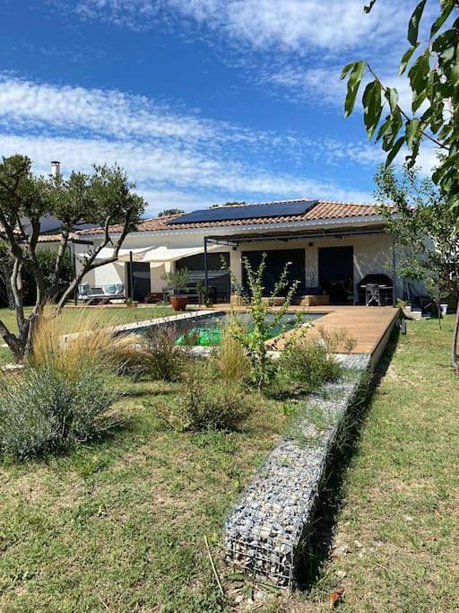 Location de vacances pour 6 personnes, avec vue ainsi que piscine et jardin à Assas (Hérault) - 2