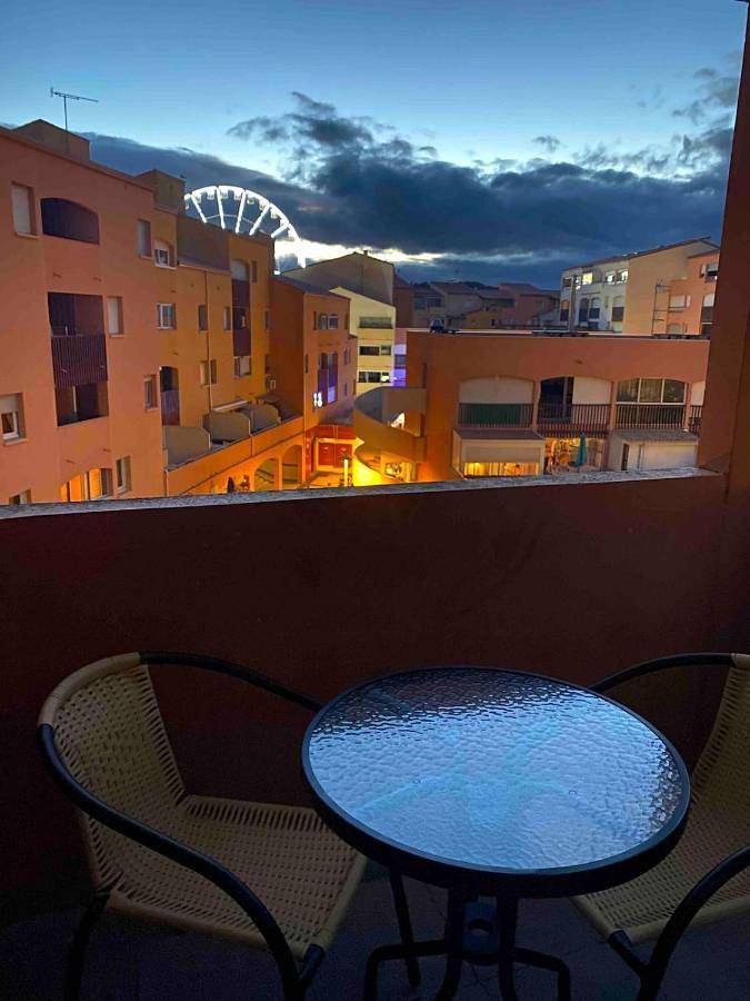 Appartement de vacances pour 4 personnes, avec Balcon ainsi que Terrasse et Piscine