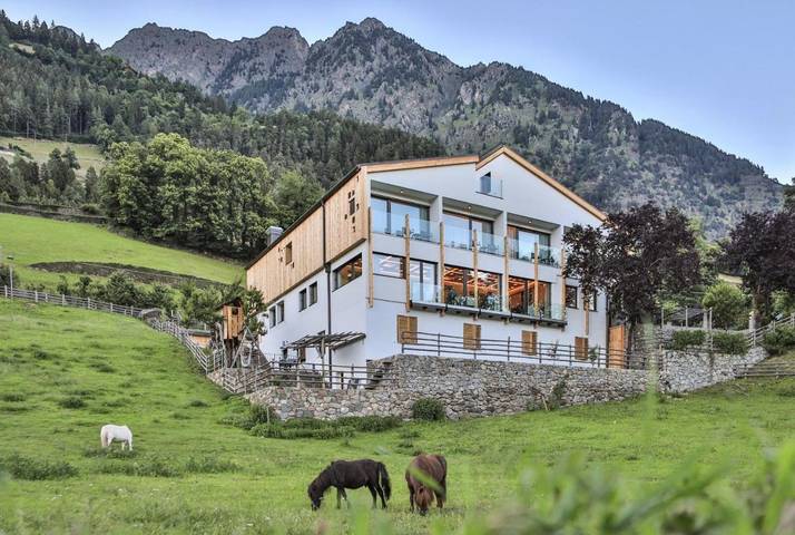 BnB für 2 Personen, mit Balkon und Terrasse sowie Whirlpool und Garten in Algund