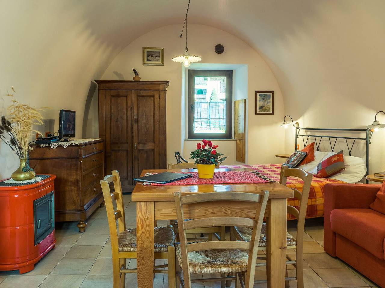 Ganze Wohnung, Studio-Apartment mit Balkon mit Seeblick und Zugang zum Garten in Riva di Solto, Gemeinde Riva di Solto