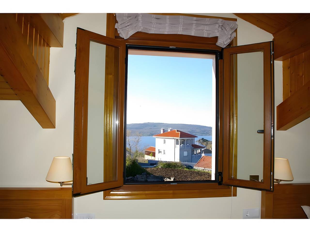 Appartement entier, Appartement 'Casa Requias 2' avec vue sur le lac, jardin partagé et Wi-Fi in Muíños, Orense Région