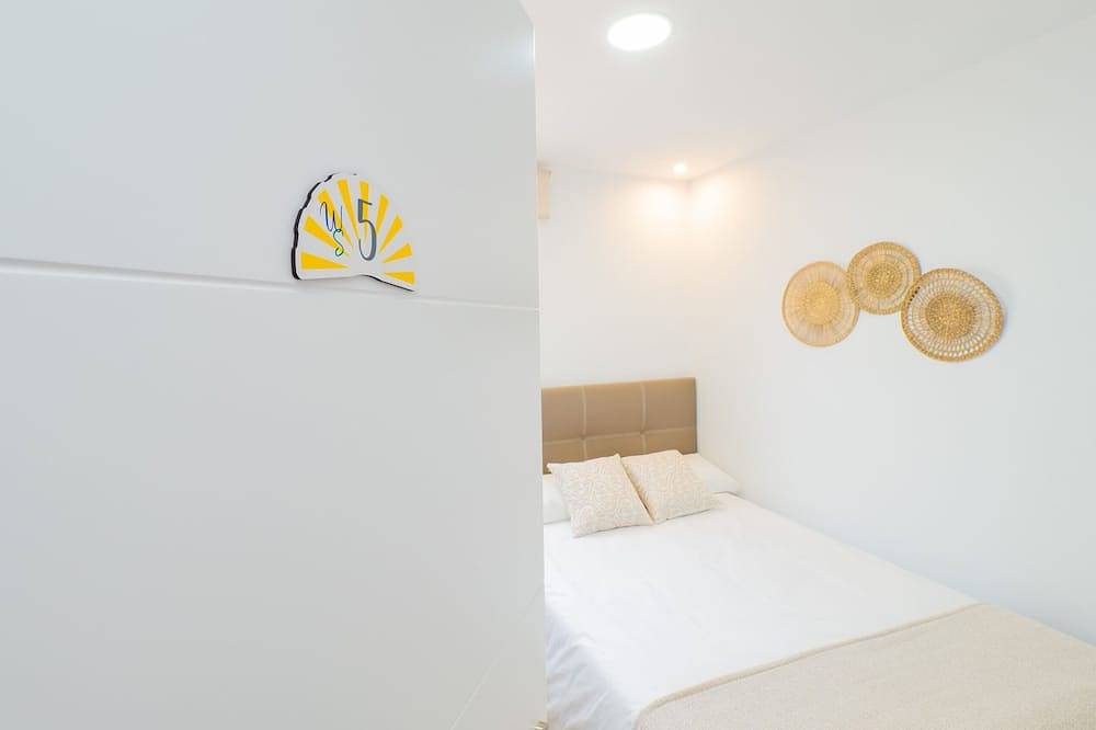 Cubo's Hostal William's Sunny 5 with Breakfast / free wifi / air conditioning in Torre de Benagalbón, Rincón de la Victoria