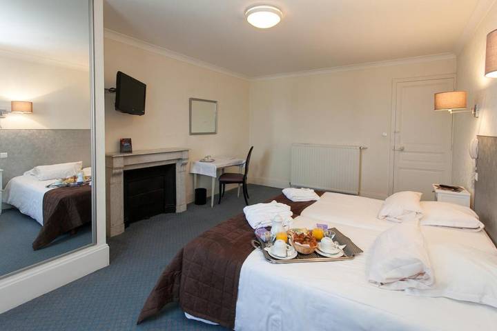 Hôtel pour 2 personnes, avec jardin et sauna ainsi que piscine et jacuzzi à Contrexéville - 4