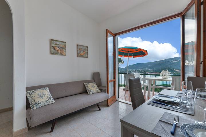 Appartamento intero, Appartamento 'Casa Clara' con vista mare, terrazza e Wi-Fi in Marina di Campo, Campo nell'Elba
