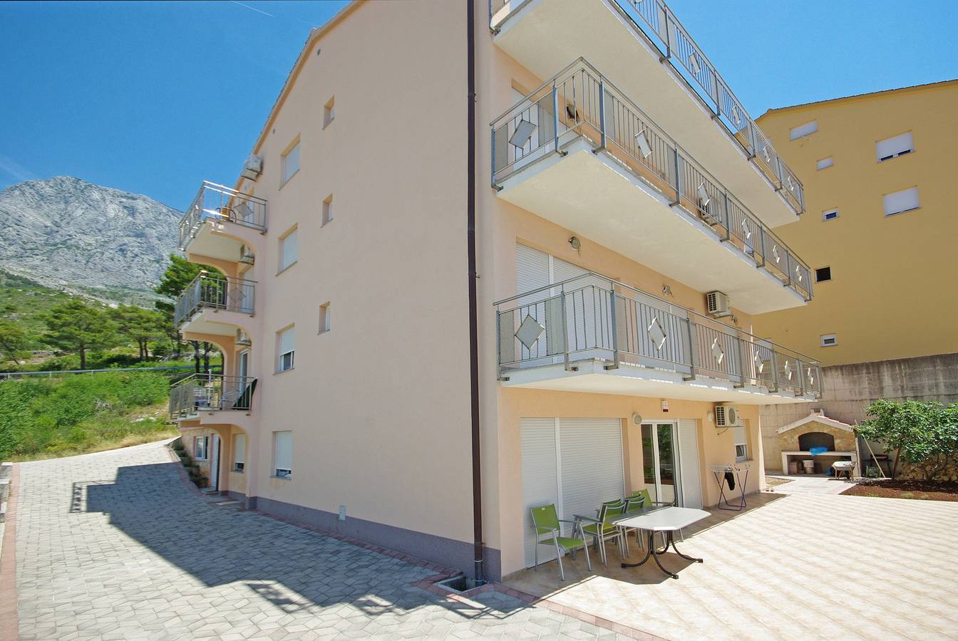 Ganze Wohnung, 2-Zimmer-Ferienwohnung mit Balkon und Meerblick Krvavica, Makarska A-18911-a in Krvavica, Makarska Riviera