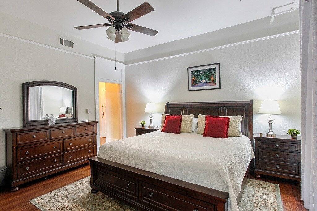 Ganze Wohnung, Downtown Condo on First Floor! Ideally located! in Savannah, Chatham County