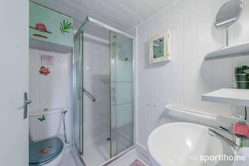 Normandy Getaway, goat 8 km from Etretat, Nature Beaches, gastronomy, dog in Villainville, Le Havre region