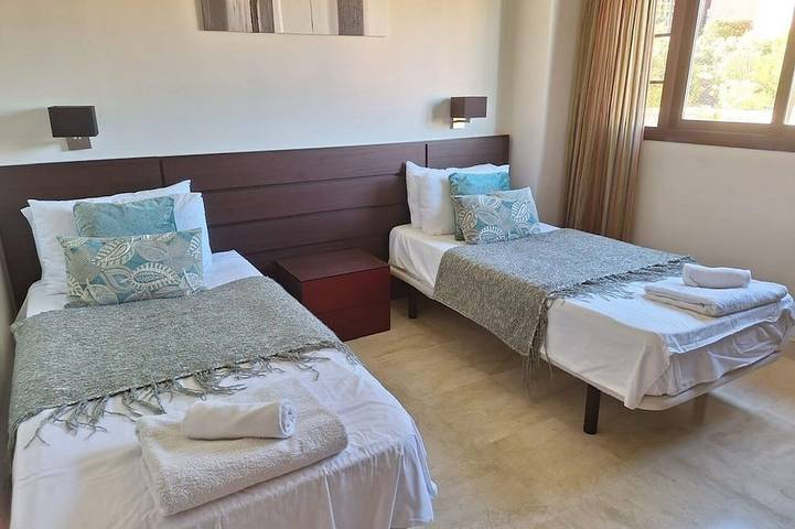 Ganze Wohnung, El Soto de Marbella F/F P16 Meer- & Bergblick. Golf-Fitness-Tennis-Padel vor Ort in Ojén, Sierra de las Nieves