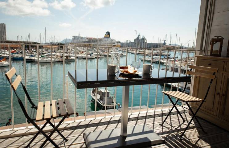 Gîte pour 5 personnes, avec Balcon ainsi que Terrasse et Vue dans Office De Tourisme De Toulon