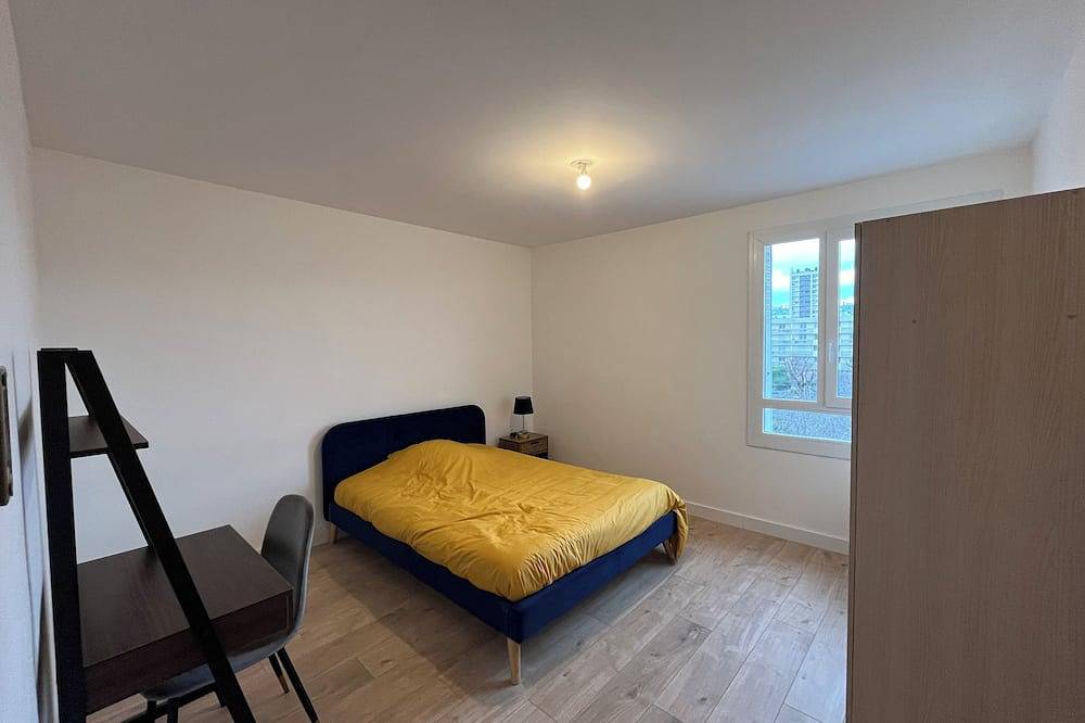 Entire apartment, 4 Bedroom Apartment, City Center in Valence, Valence region