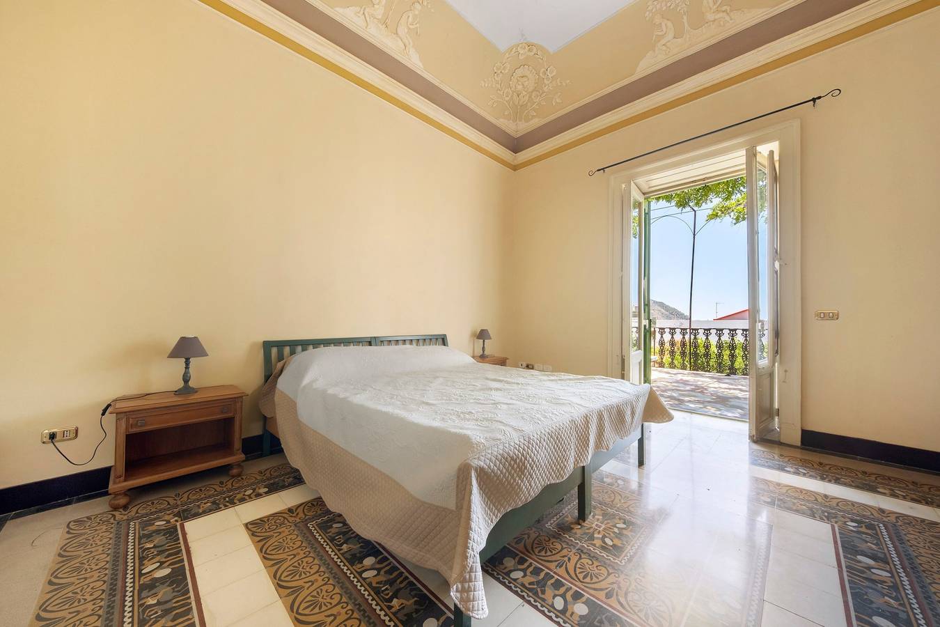 « Villa Charme » avec vue mer, terrasse privée et jardin privatif in Francés: Lipari (ville), Lipari