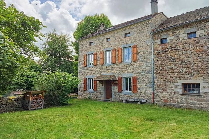Location de vacances pour 12 personnes, avec jardin dans Saint-Symphorien (Lozère)