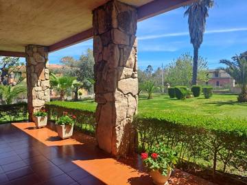 Gîte pour 2 personnes, avec vue ainsi que terrasse et jardin à Tortolì