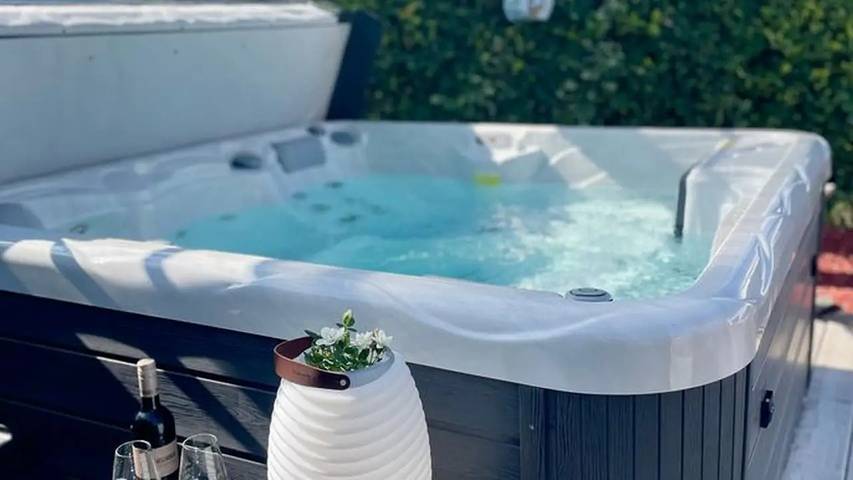 Ferienwohnung für 2 Personen, mit Terrasse und Whirlpool sowie Garten und Pool im Lahntal - 3