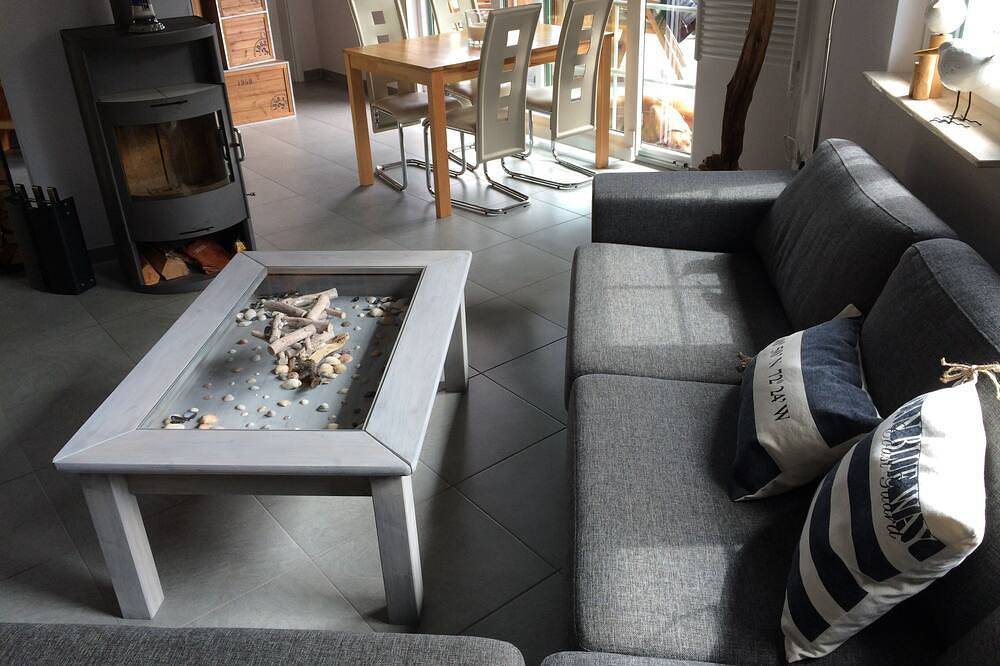 Ferienhaus am Fleesensee mit Sauna, Kaminofen und Terrasse in Silz in Silz, Fleesensee