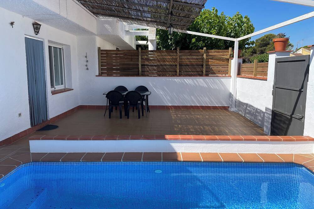 Casa Rogi, con piscina,ideal para familia,en calle principal y cerca de la playa in Riumar, Delta del Ebro