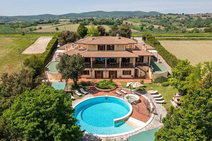 Casa de vacaciones para 20 personas, con jacuzzi además de jardín y terraza - 1