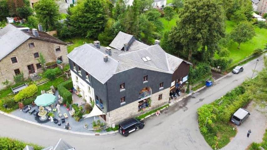 Chambre d’hôte pour 4 personnes, avec Terrasse ainsi que Jardin et Vue à Bouillon