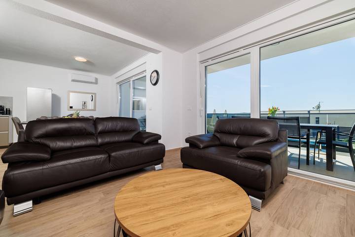 Villa für 8 Personen, mit Terrasse und Garten sowie Ausblick und Pool in Crikvenica - 3