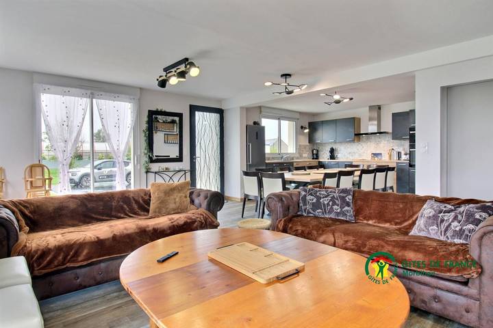 Gîte pour 14 personnes, avec Terrasse et Jardin ainsi que Piscine et Vue dans Bétahon