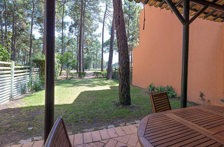 Apartamento de férias para 4 pessoas, com piscina e jardim e ainda terraço em Aroeira