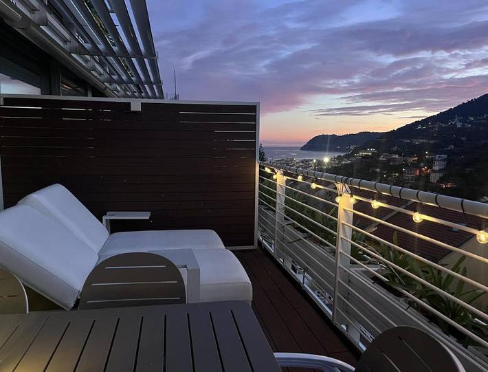 Ferienwohnung für 4 Personen, mit Balkon und Terrasse sowie Pool und Ausblick
