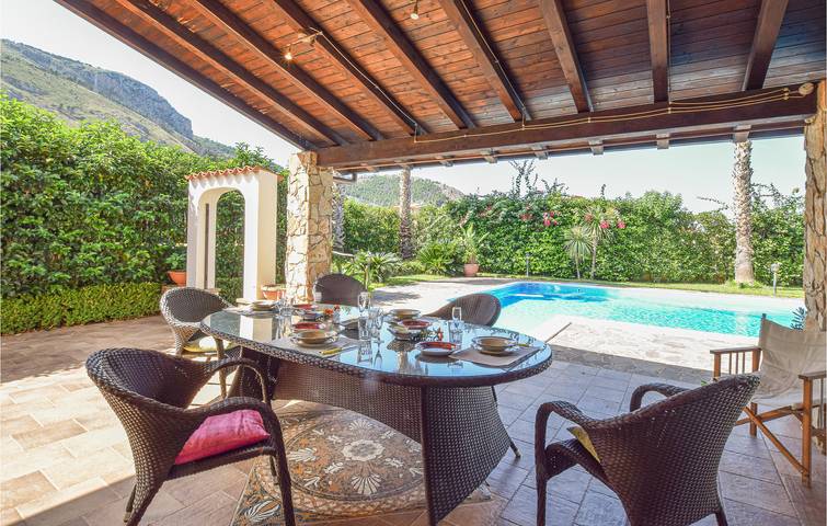 Wohnung mit Meerblick: Pool, Terrasse, Küche, AC. in Torre Colonna-Sperone, Altavilla Milicia