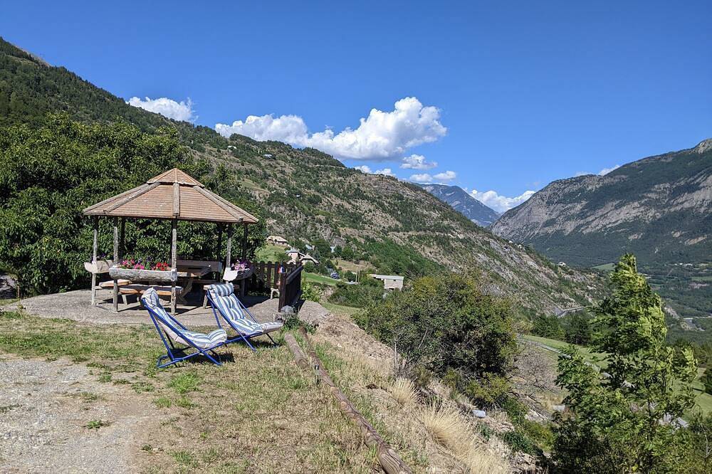 Self-catering cottage with exceptional view in Châteauroux-les-Alpes, Nationalpark Écrins
